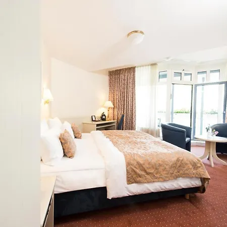 Traube Ruedesheim Rüdesheim nad Renem