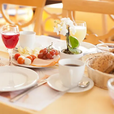 Traube Ruedesheim Rüdesheim nad Renem